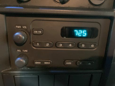 Used 2004 Chevrolet Express 1500 image 20