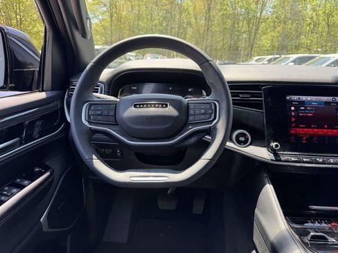 Used 2022 Jeep Wagoneer Series II AWD/4WD image 18