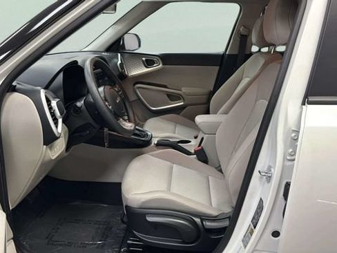 Used 2025 Kia Soul LX w/ LX Technology Package FWD image 10