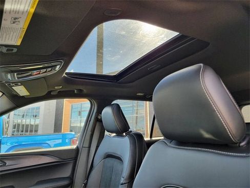 New 2025 Jeep Grand Cherokee Altitude image 4