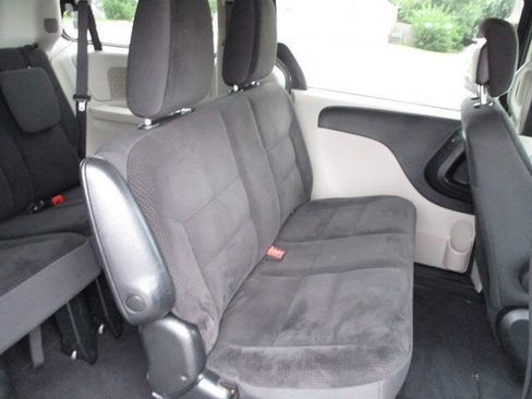 Used 2018 Dodge Grand Caravan SE w/ UConnect Hands-Free Group FWD image 17