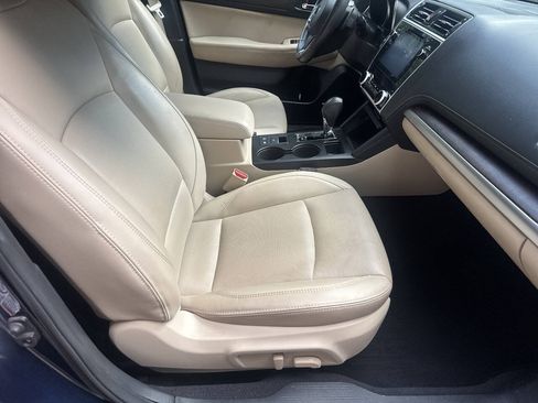 Used 2018 Subaru Outback 2.5i Limited AWD/4WD image 11