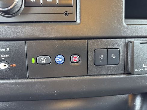 Used 2021 GMC Savana 3500 Extended w/ Power Convenience Package RWD image 7