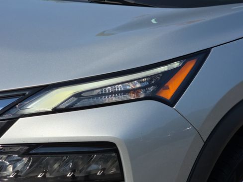 Used 2024 Nissan Rogue SV AWD/4WD image 29