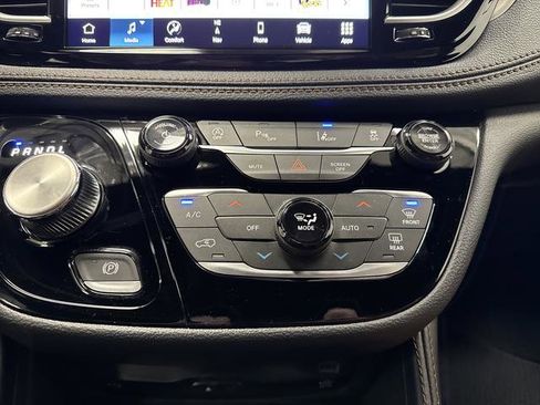 New 2026 Chrysler Pacifica Pinnacle w/ Trailer Tow Group image 21