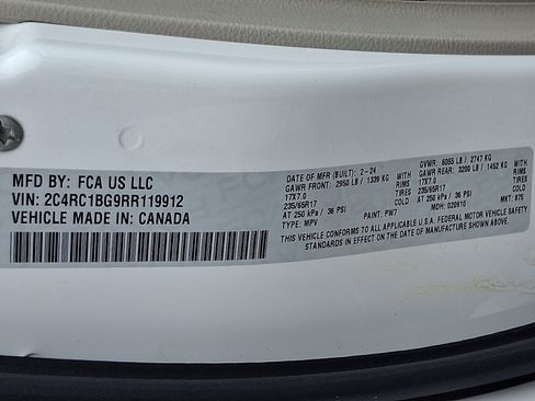 Used 2024 Chrysler Pacifica Touring-L image 27