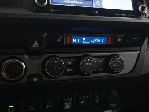 Used 2020 Toyota Tacoma TRD Sport w/ TRD Premium Sport Package AWD/4WD image 22