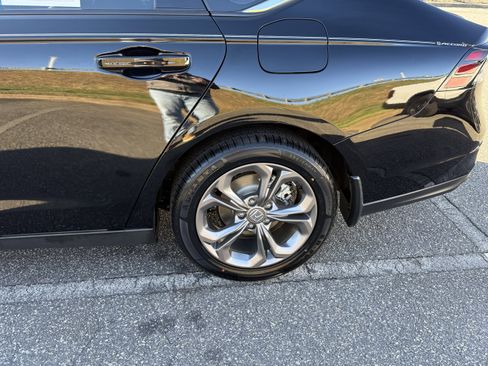 Used 2024 Honda Accord EX image 12
