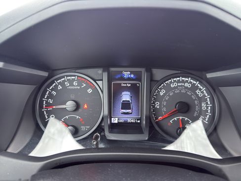 Used 2023 Toyota Tacoma SR image 18