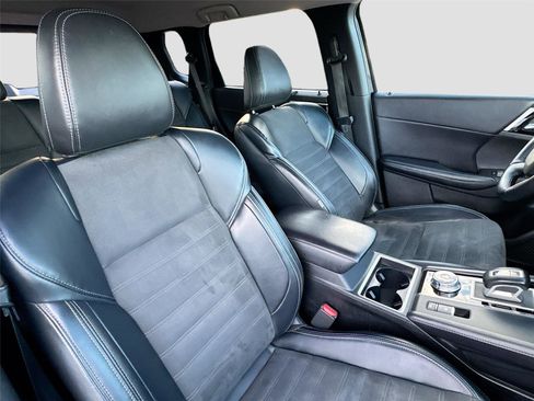 Used 2024 Mitsubishi Outlander SE image 29