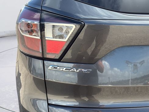 Used 2017 Ford Escape SE w/ Equipment Group 201A FWD image 38