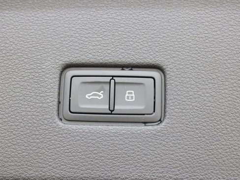 Certified 2024 Audi RS Q8 4.0T image 32