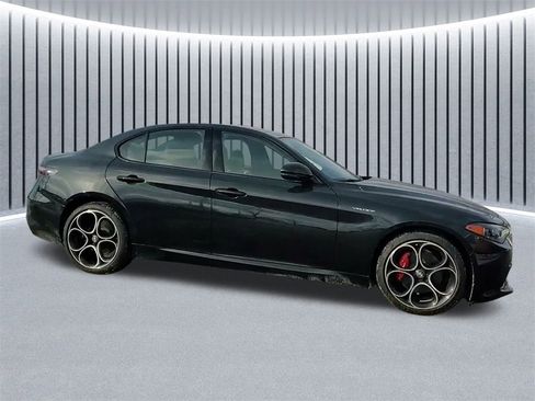 Used 2024 Alfa Romeo Giulia Veloce image 5