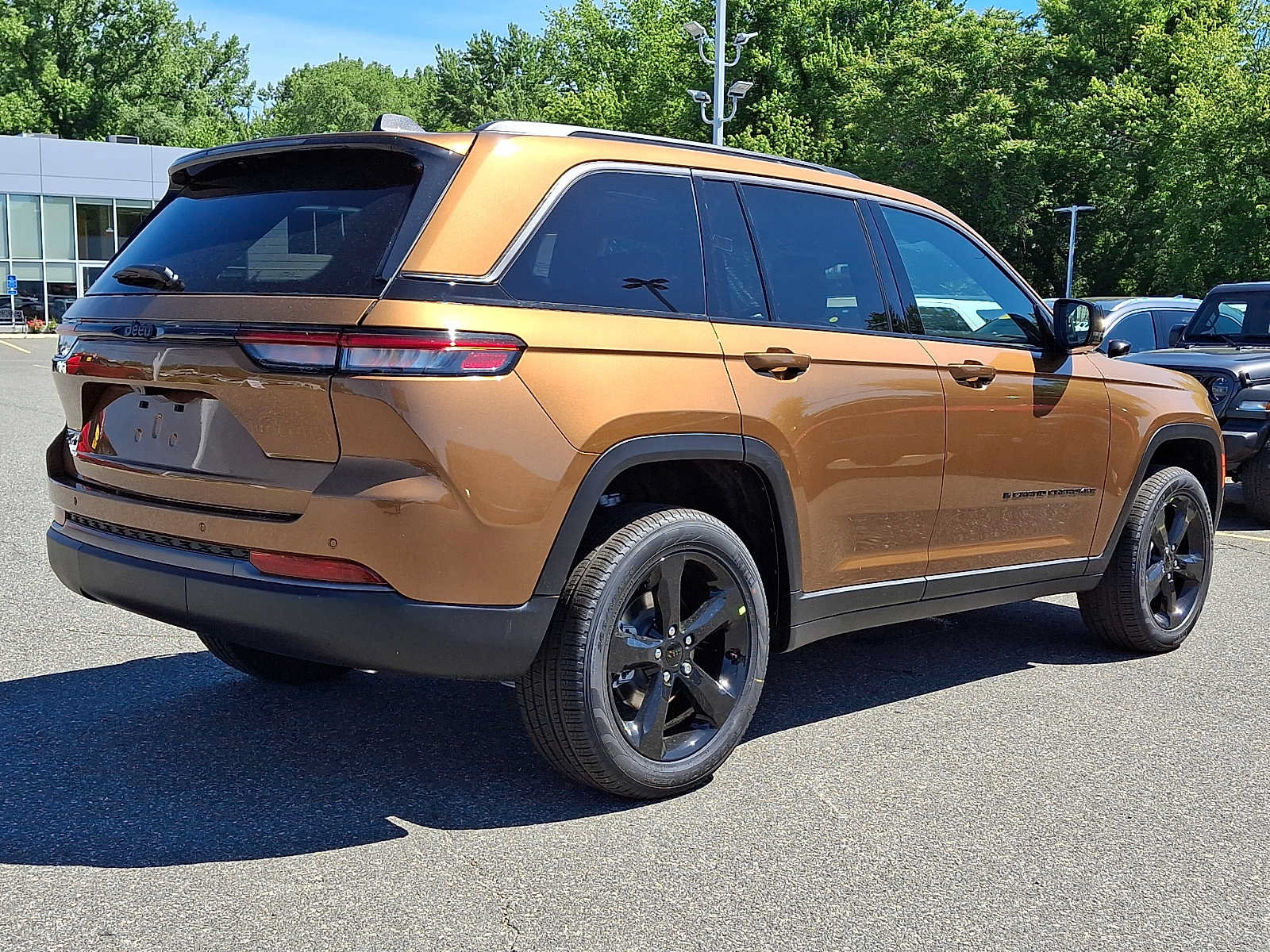 New 2026 Jeep Grand Cherokee Limited w/ Limited Altitude Package AWD/4WD image 4