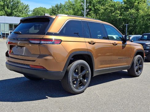 New 2026 Jeep Grand Cherokee Limited w/ Limited Altitude Package AWD/4WD image 4