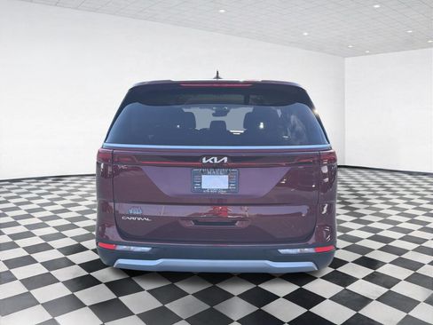 Used 2024 Kia Carnival LX FWD image 5