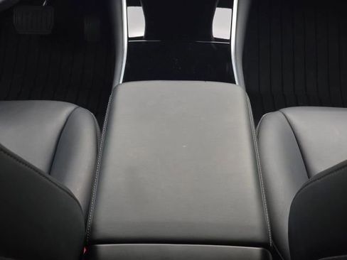Used 2020 Tesla Model 3 Standard Range Plus image 19