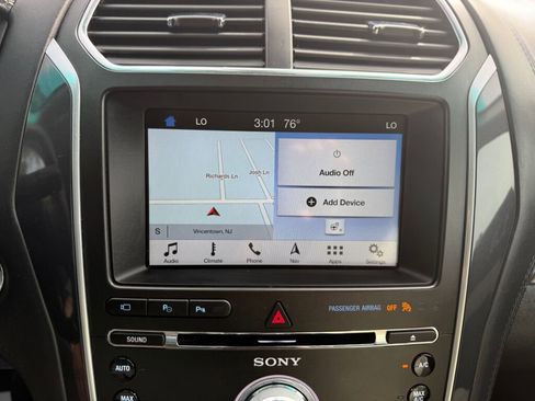 Used 2017 Ford Explorer Platinum image 17