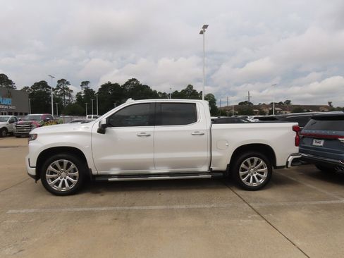 Used 2020 Chevrolet Silverado 1500 High Country w/ Technology Package AWD/4WD image 7