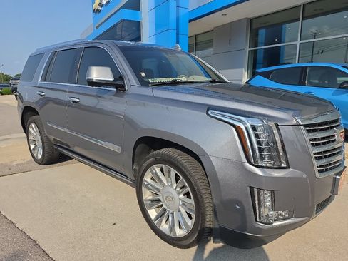 Used 2018 Cadillac Escalade Platinum AWD/4WD image 1