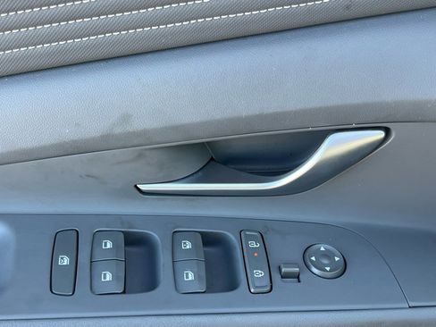 Certified 2025 Hyundai Elantra Sport image 23