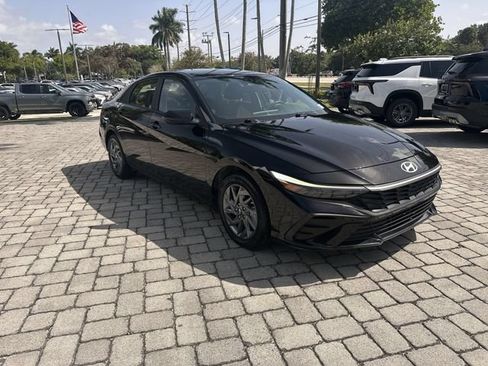 Used 2024 Hyundai Elantra SEL FWD image 16