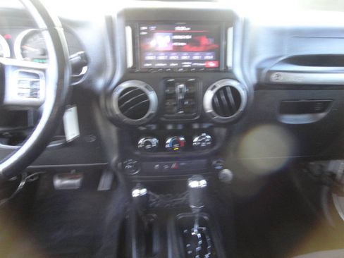 Used 2015 Jeep Wrangler Unlimited Sport w/ Quick Order Package 24S AWD/4WD image 8