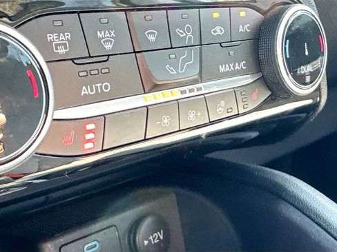 Used 2022 Ford Escape SE w/ SE Sport Appearance Package image 18