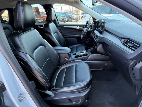 Used 2025 Ford Escape Platinum image 16