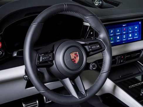 New 2025 Porsche Macan 4S Electric image 18