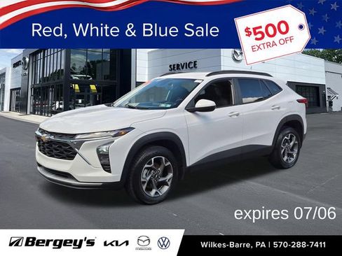 Used 2024 Chevrolet Trax LT w/ LT Convenience Package FWD image 1