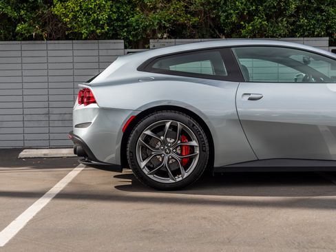 Used 2018 Ferrari GTC4Lusso T RWD image 9