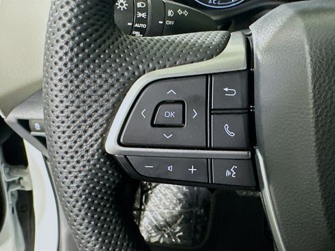 Used 2023 Toyota Sienna Limited FWD image 16