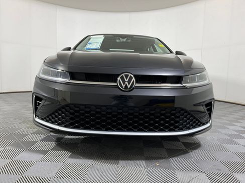 Used 2025 Volkswagen Jetta SE image 5