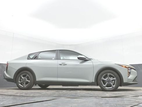Used 2025 Kia K4 FWD image 46