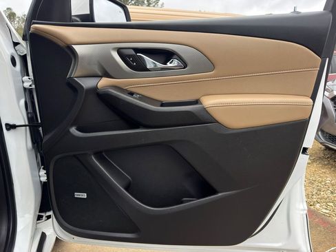 Used 2022 Chevrolet Traverse Premier image 23