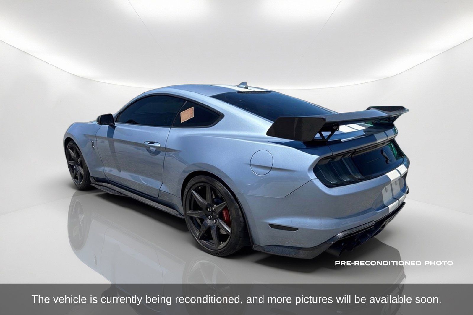 Used 2022 Ford Mustang Shelby GT500 w/ Carbon Fiber Track Pack RWD image 8