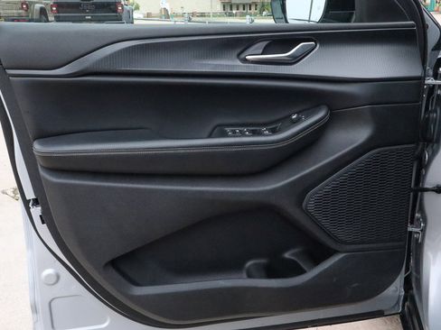 Used 2023 Jeep Grand Cherokee Altitude image 14