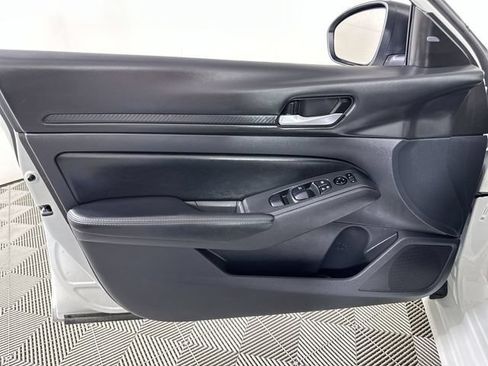 Used 2025 Nissan Altima 2.5 SV FWD image 23