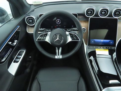 Certified 2025 Mercedes-Benz GLC 300 image 10