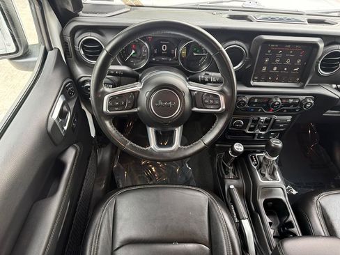 Used 2022 Jeep Wrangler Unlimited Sahara AWD/4WD image 21