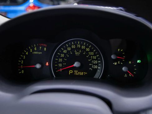 Used 2014 Kia Sedona LX image 25