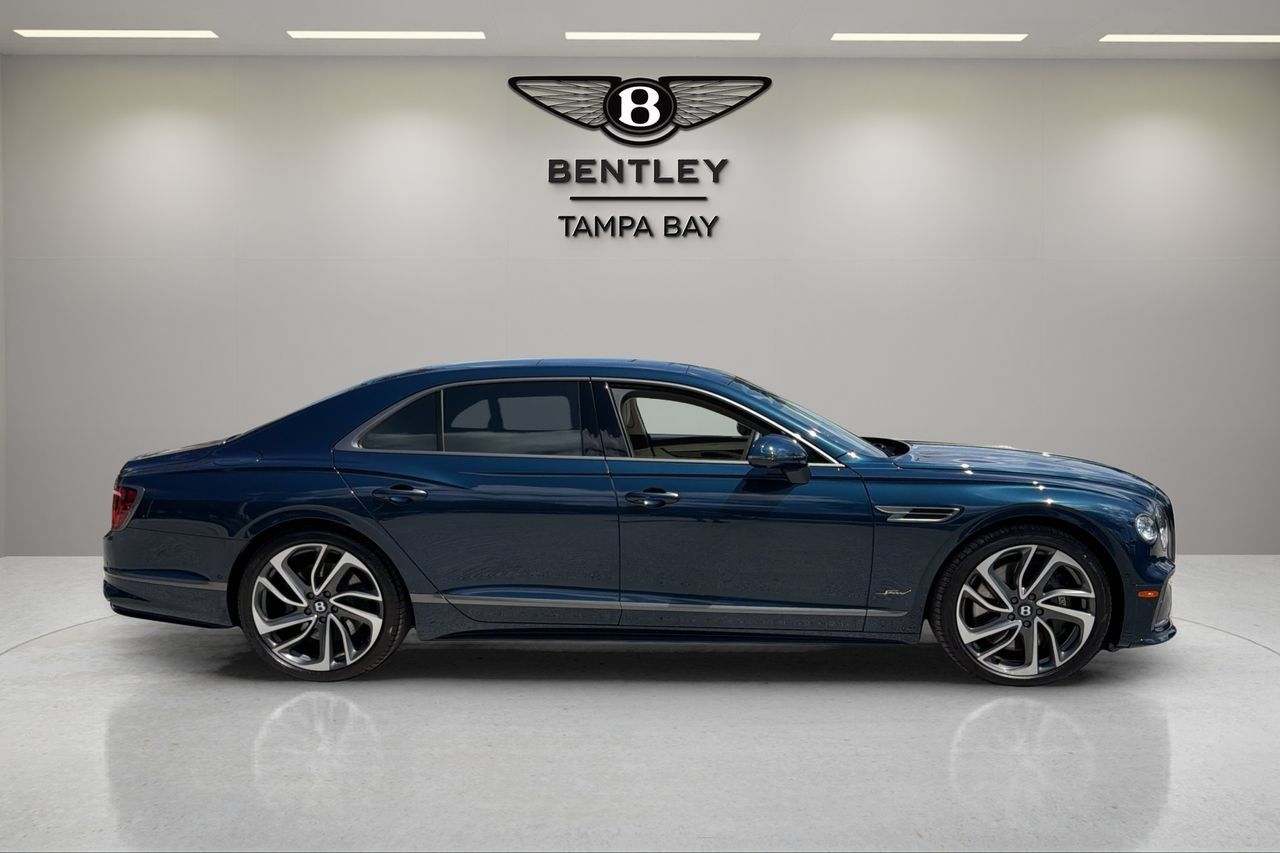 Used 2025 Bentley Flying Spur Plug-In Hybrid AWD/4WD image 13