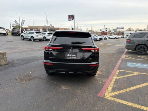 Used 2024 Mitsubishi Outlander SE Black Edition image 4