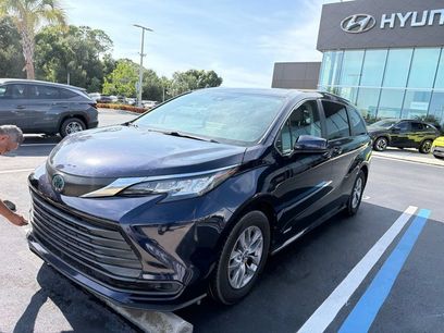 Used 2021 Toyota Sienna LE w/ LE Plus Package