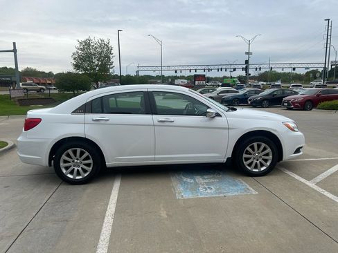 Used 2014 Chrysler 200 Limited FWD image 5