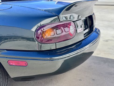 Used 1997 MAZDA MX-5 Miata image 38