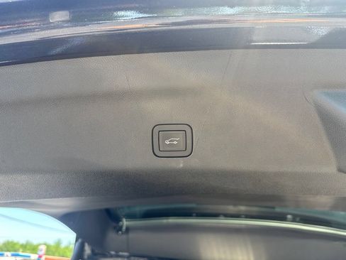 Used 2025 GMC Yukon Denali w/ Advanced Technology Package AWD/4WD image 22