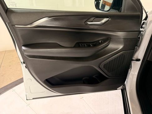 New 2025 Jeep Grand Cherokee L Altitude image 11