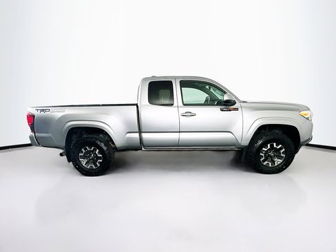Used 2020 Toyota Tacoma SR image 10